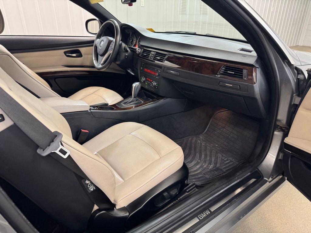 Used 2011 BMW 328i Convertible RWD image 22