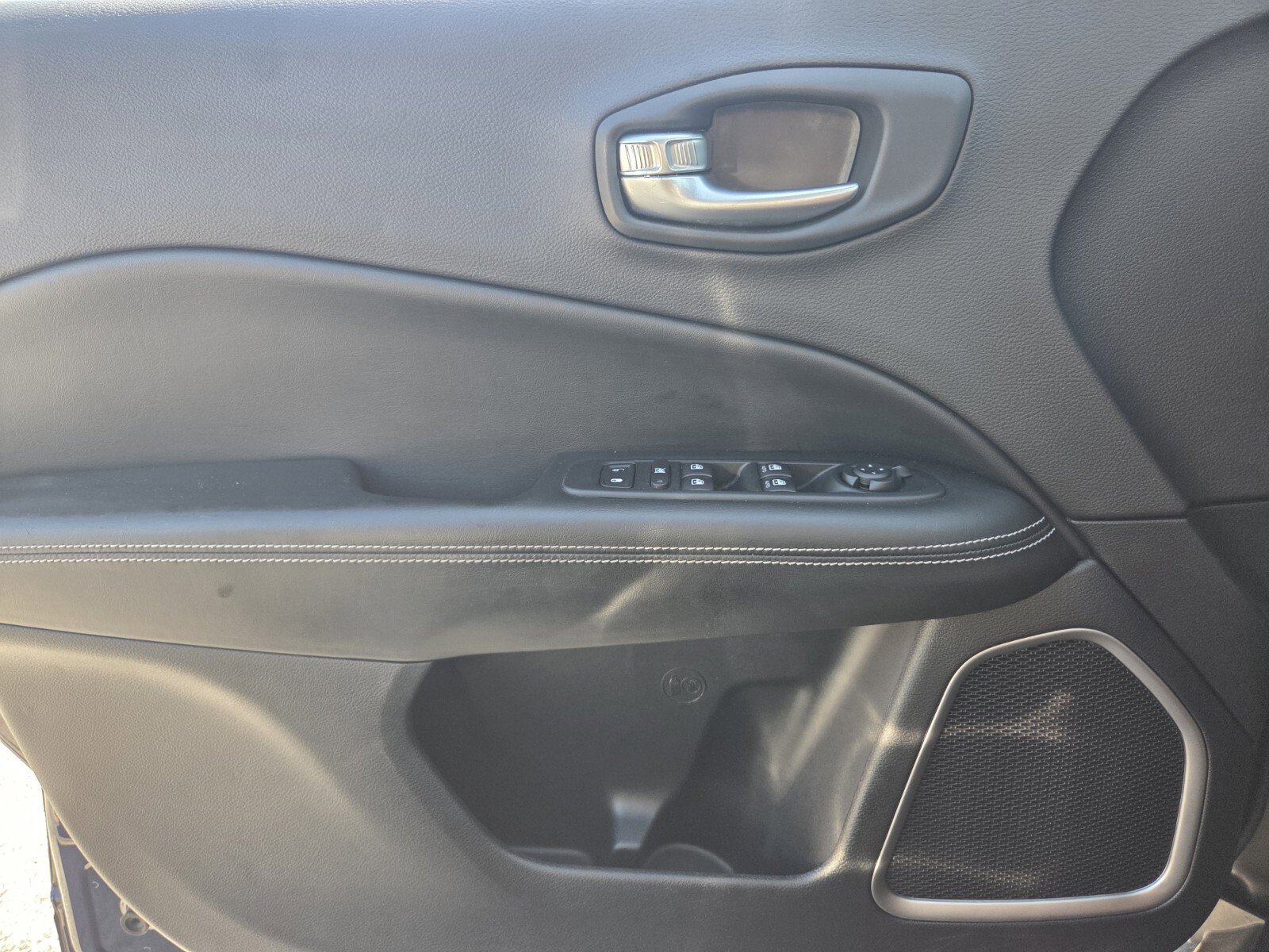 Used 2021 Jeep Compass Latitude image 19