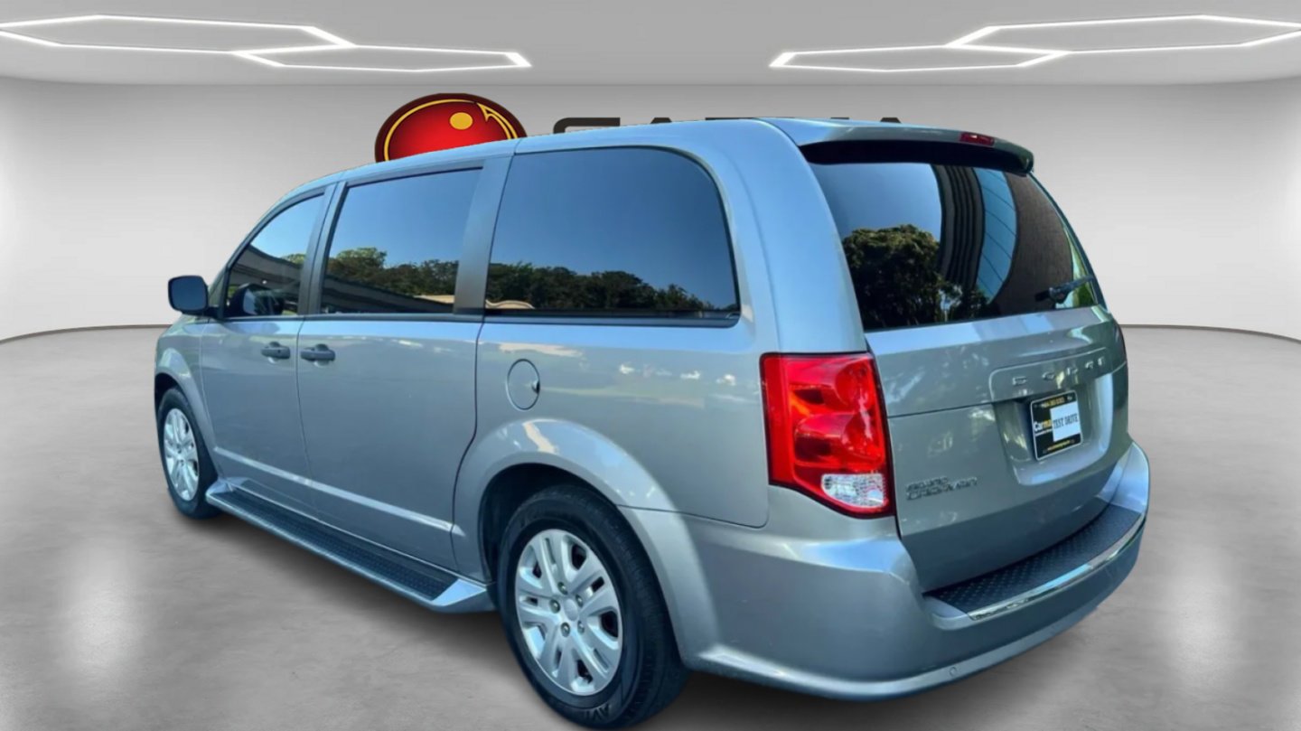 Used 2019 Dodge Grand Caravan SE w/ UConnect Hands-Free Group FWD image 3
