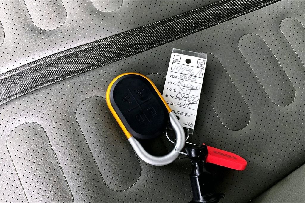 Used 2023 Rivian R1T Adventure image 10
