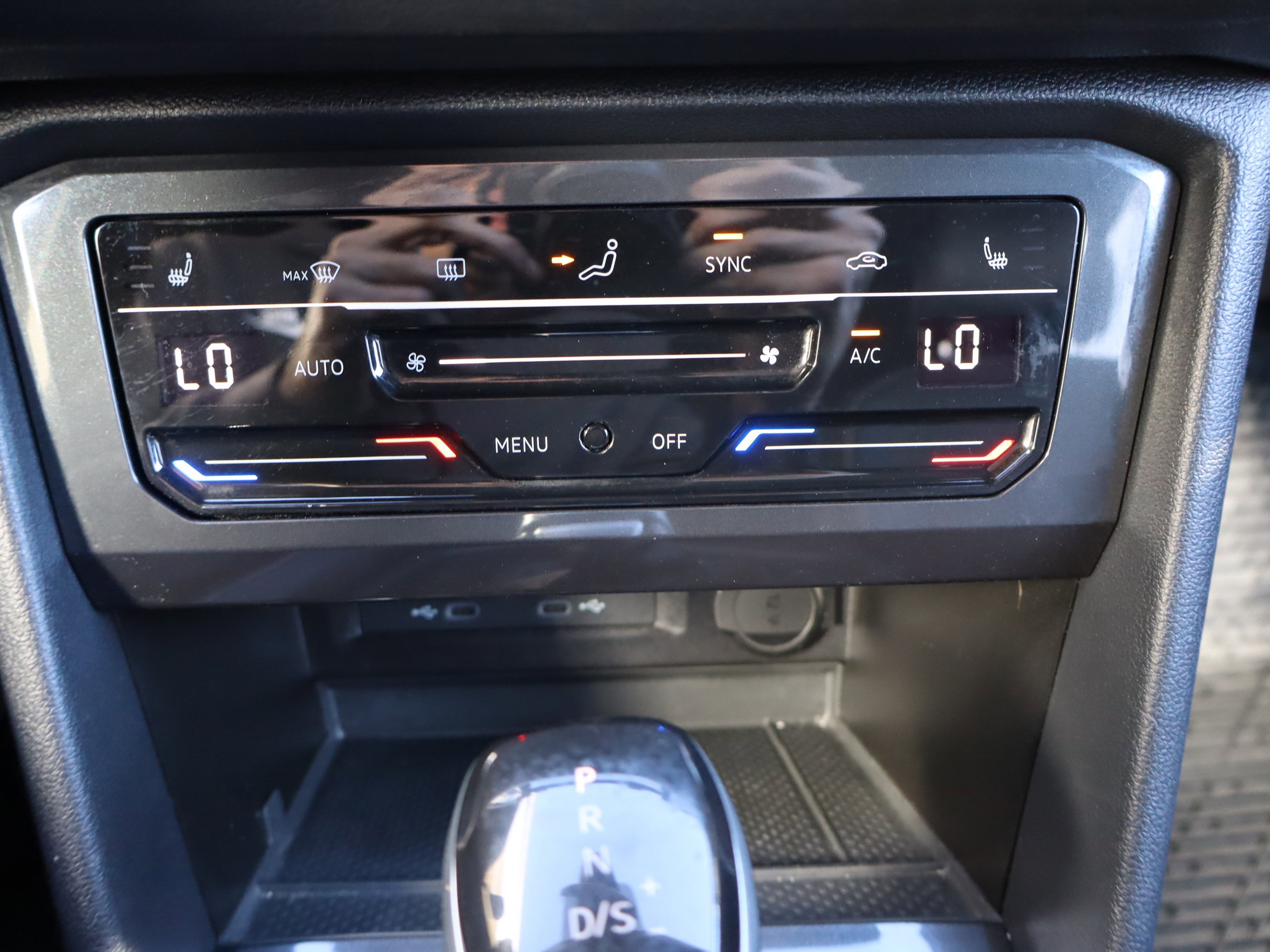 Used 2023 Volkswagen Tiguan SE R-Line image 28