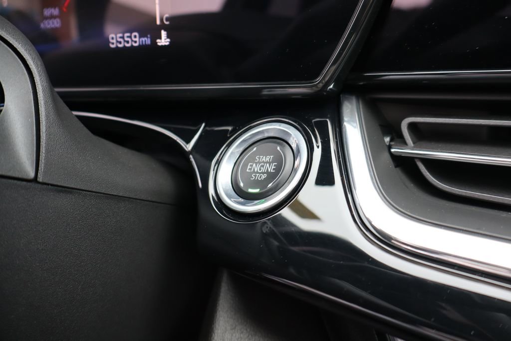 Used 2025 Chevrolet Trax RS w/ Sunroof Package image 18