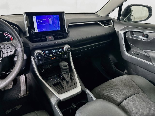 Used 2025 Toyota RAV4 XLE FWD image 25