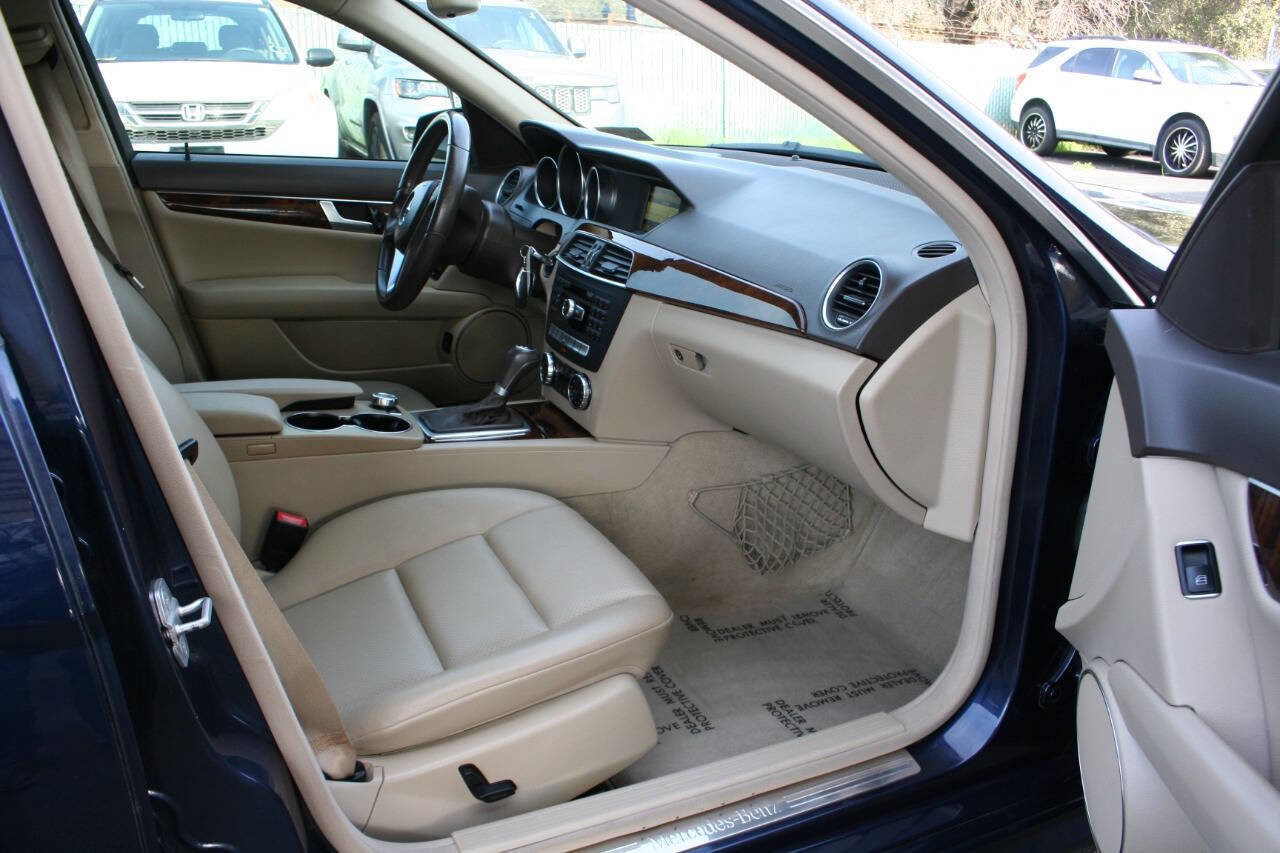 Used 2012 Mercedes-Benz C 300 C 300 Luxury 4MATIC AWD 4dr Se image 21