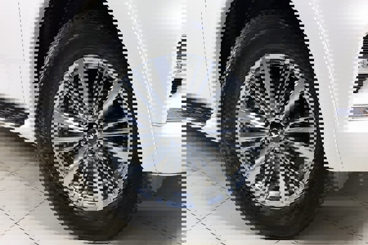 Used 2024 INFINITI QX80 Luxe image 15