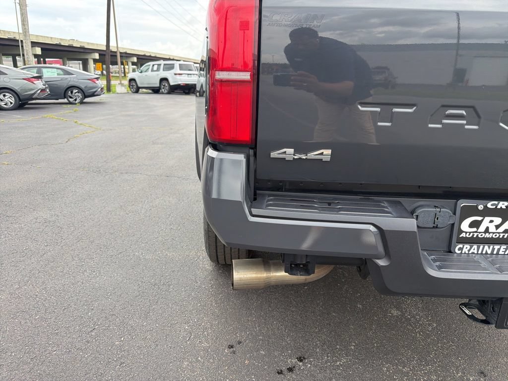 Used 2025 Toyota Tacoma SR5 AWD/4WD image 8