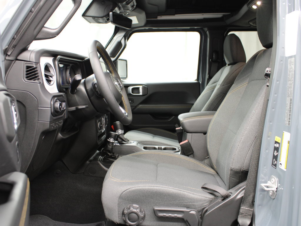 Used 2024 Jeep Wrangler Unlimited Sahara w/ Technology Group AWD/4WD image 15