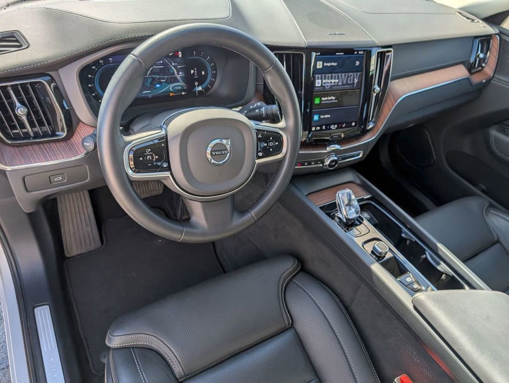 Used 2023 Volvo XC60 B6 Ultimate w/ Climate Package image 4
