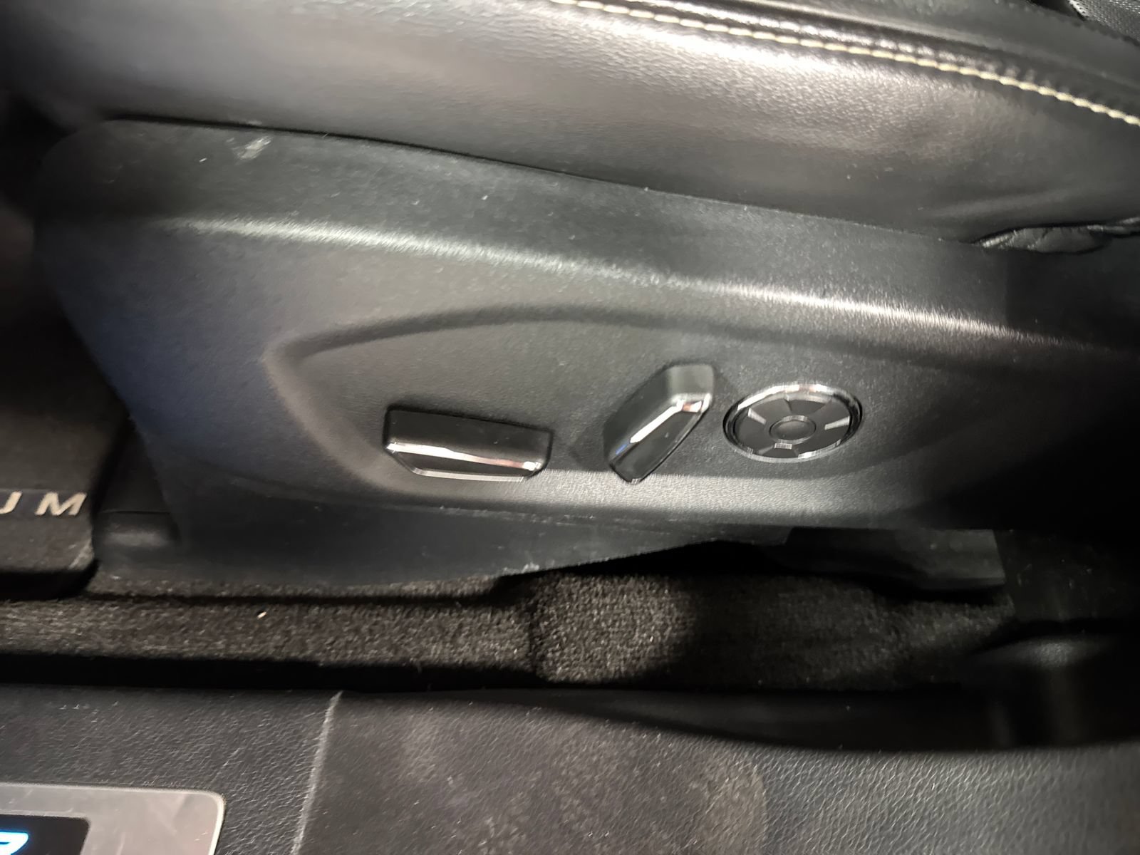 Used 2018 Ford Explorer Platinum AWD/4WD image 15
