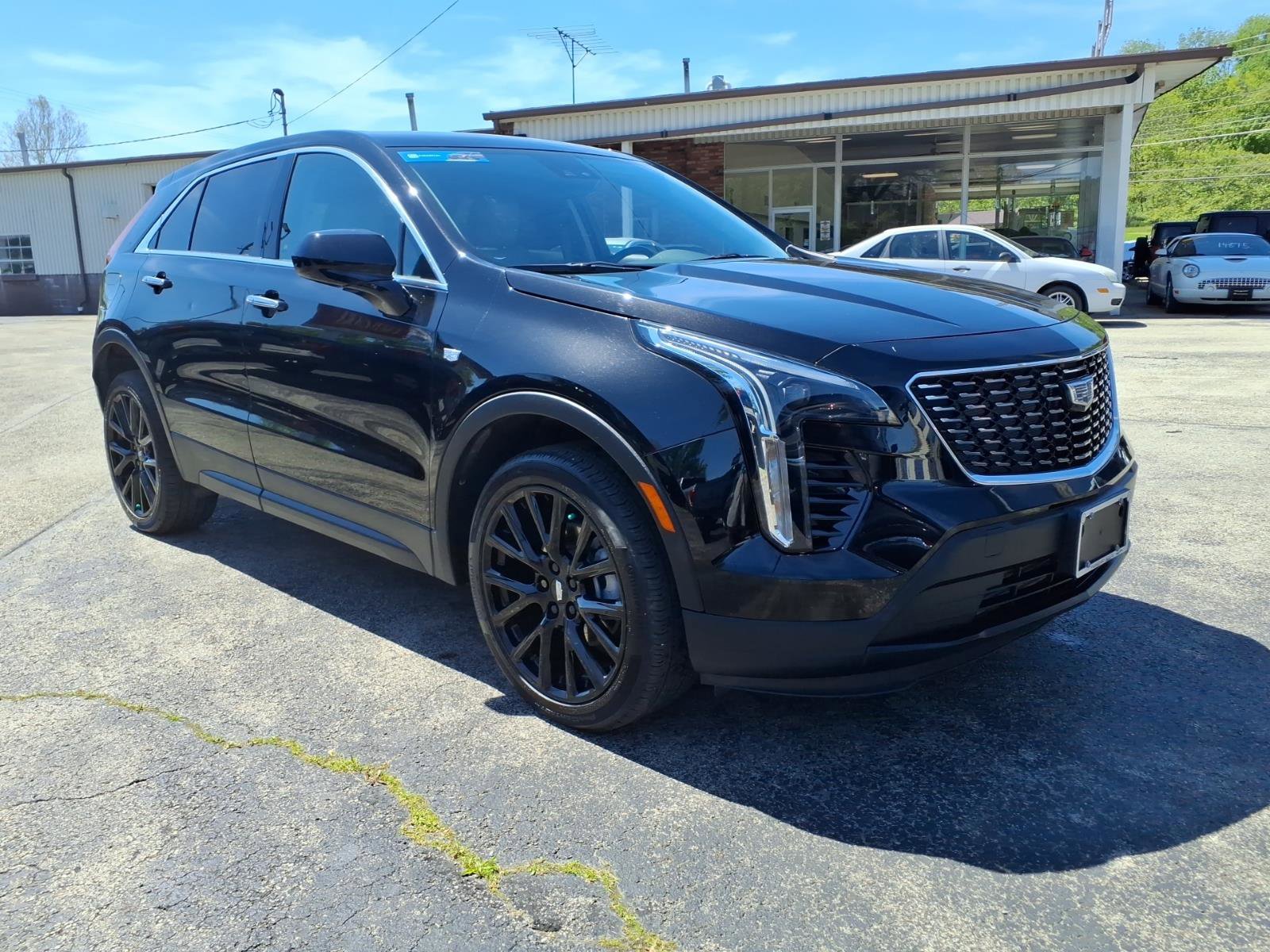 Used 2023 Cadillac XT4 Luxury w/ LPO, ONYX Package AWD/4WD image 1