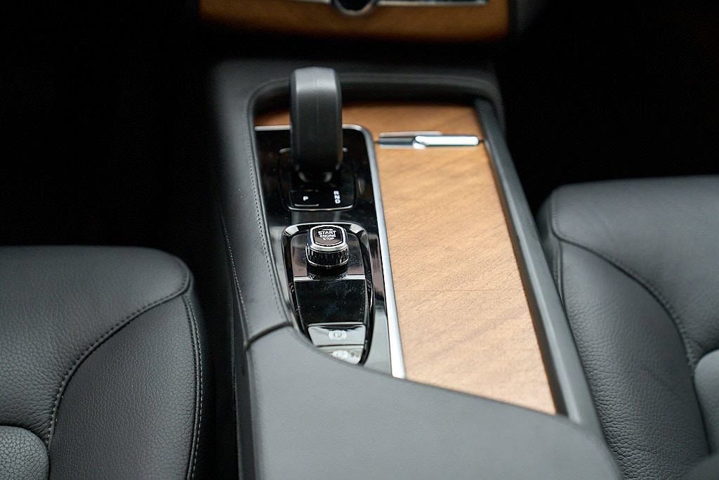 Certified 2025 Volvo XC90 B6 Plus AWD/4WD image 31