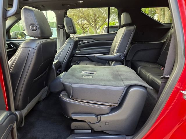 Used 2025 Chevrolet Traverse High Country FWD image 13