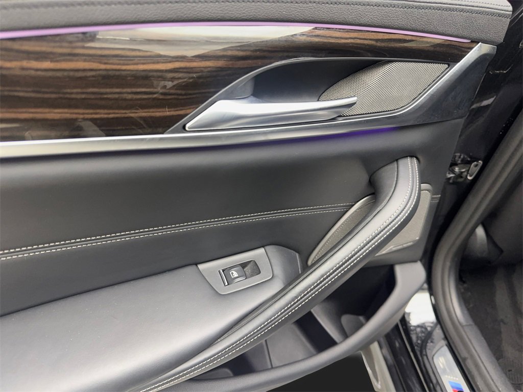 Used 2020 BMW M550i xDrive w/ Executive Package image 39