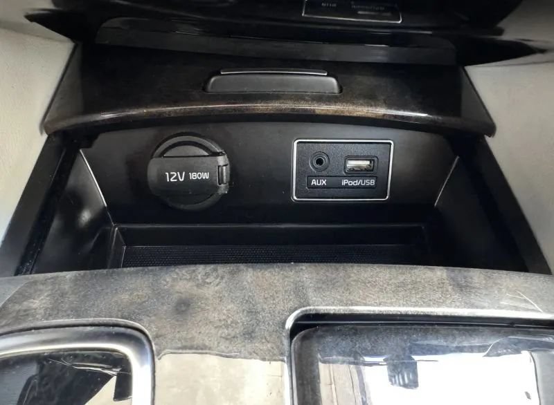 Used 2015 Kia K900 Luxury RWD image 36