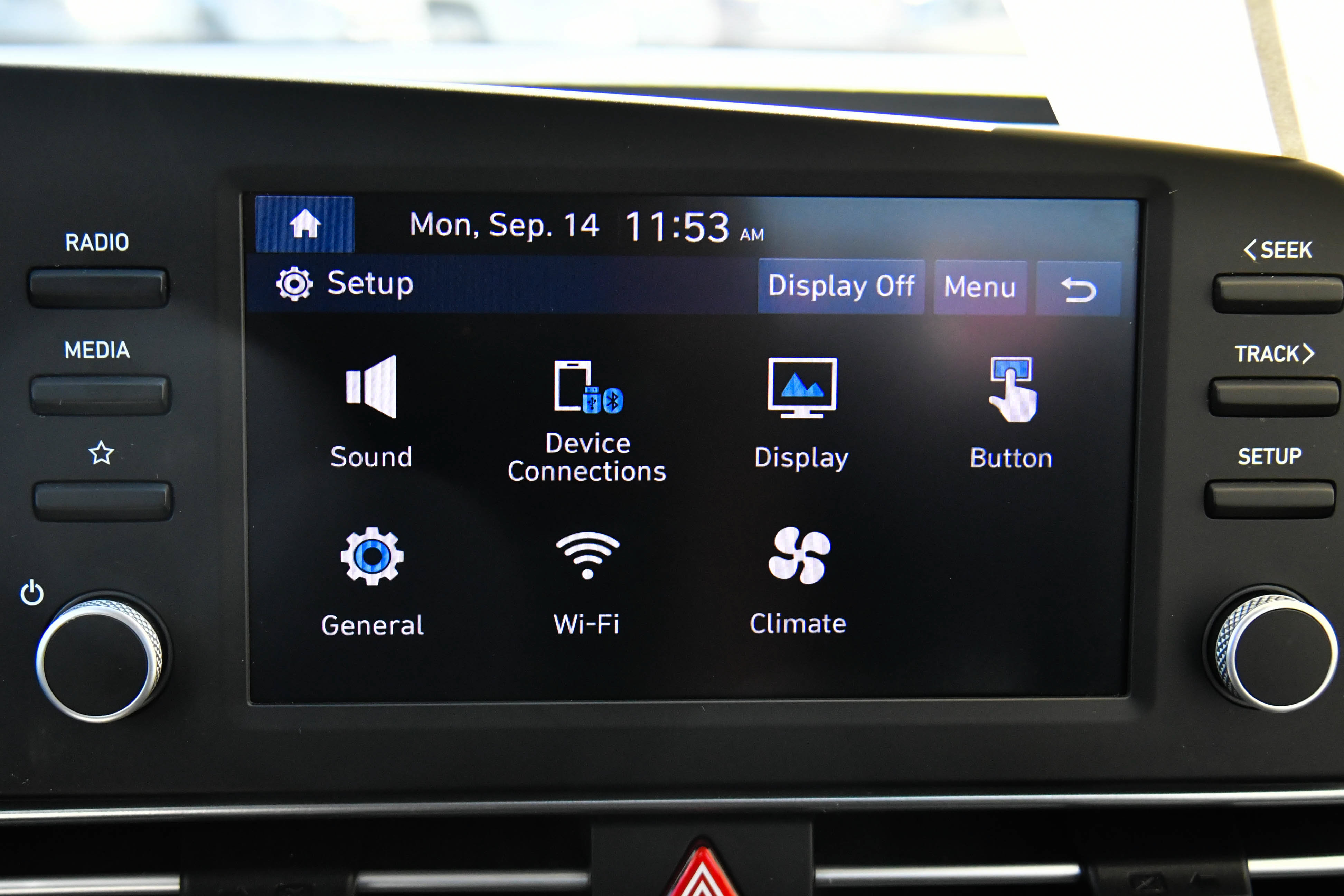 Used 2024 Hyundai Elantra SE FWD image 19