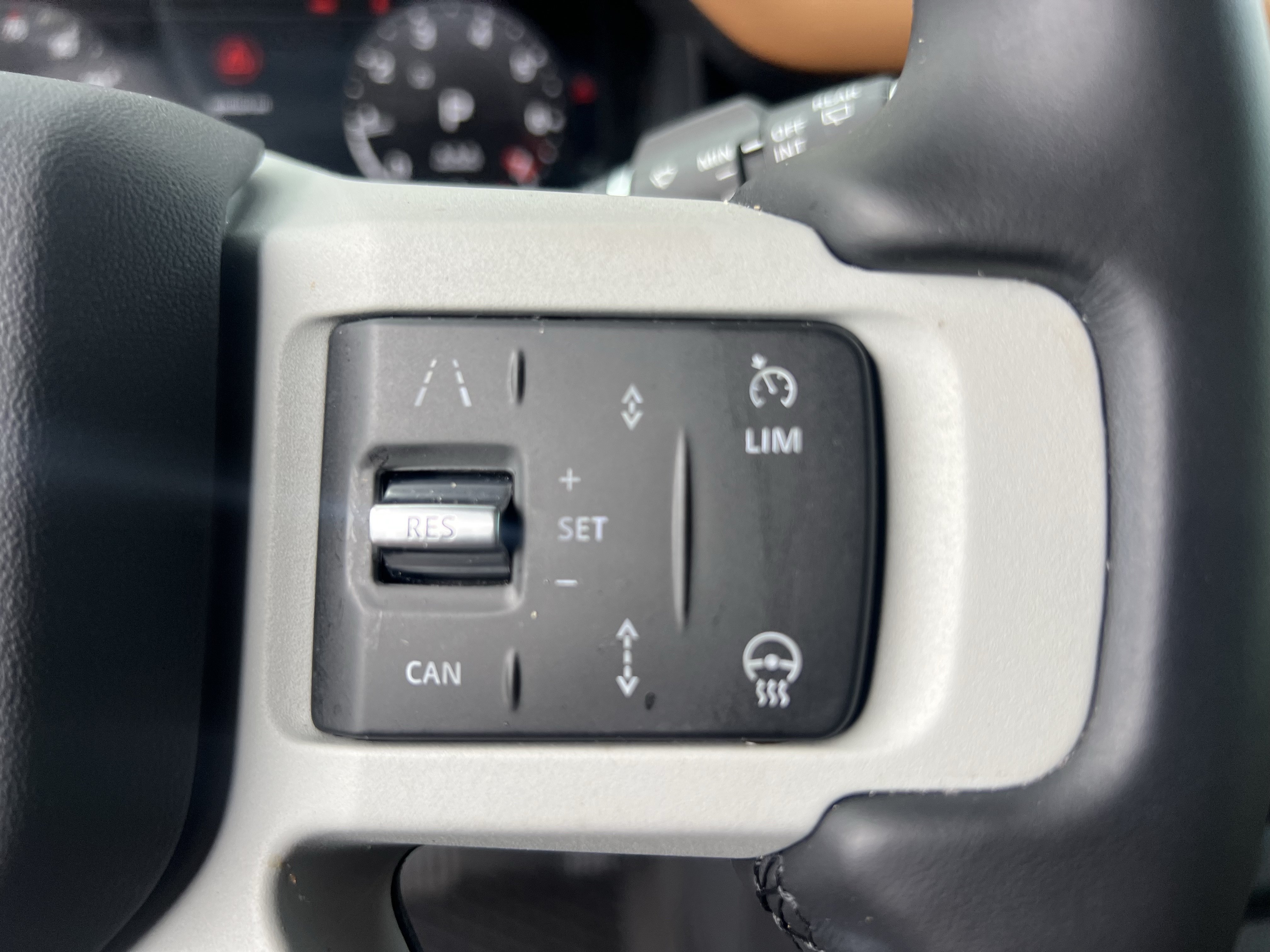 Used 2024 Land Rover Defender 110 X-Dynamic SE AWD/4WD image 23
