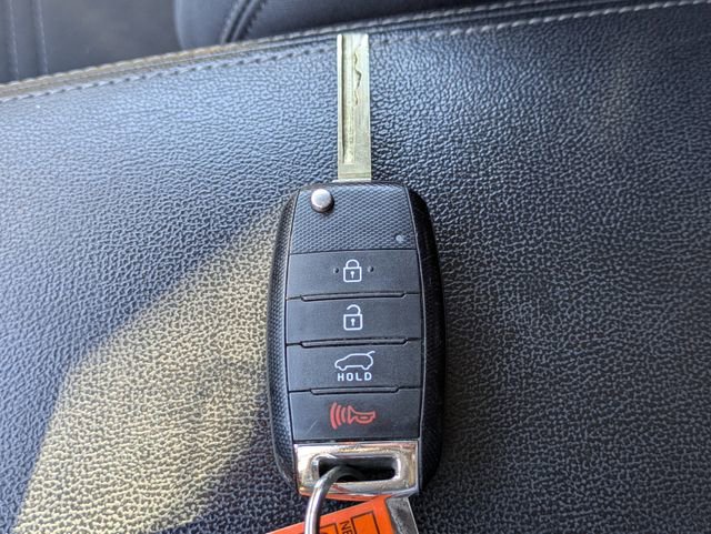 Used 2019 Kia Sorento LX image 28