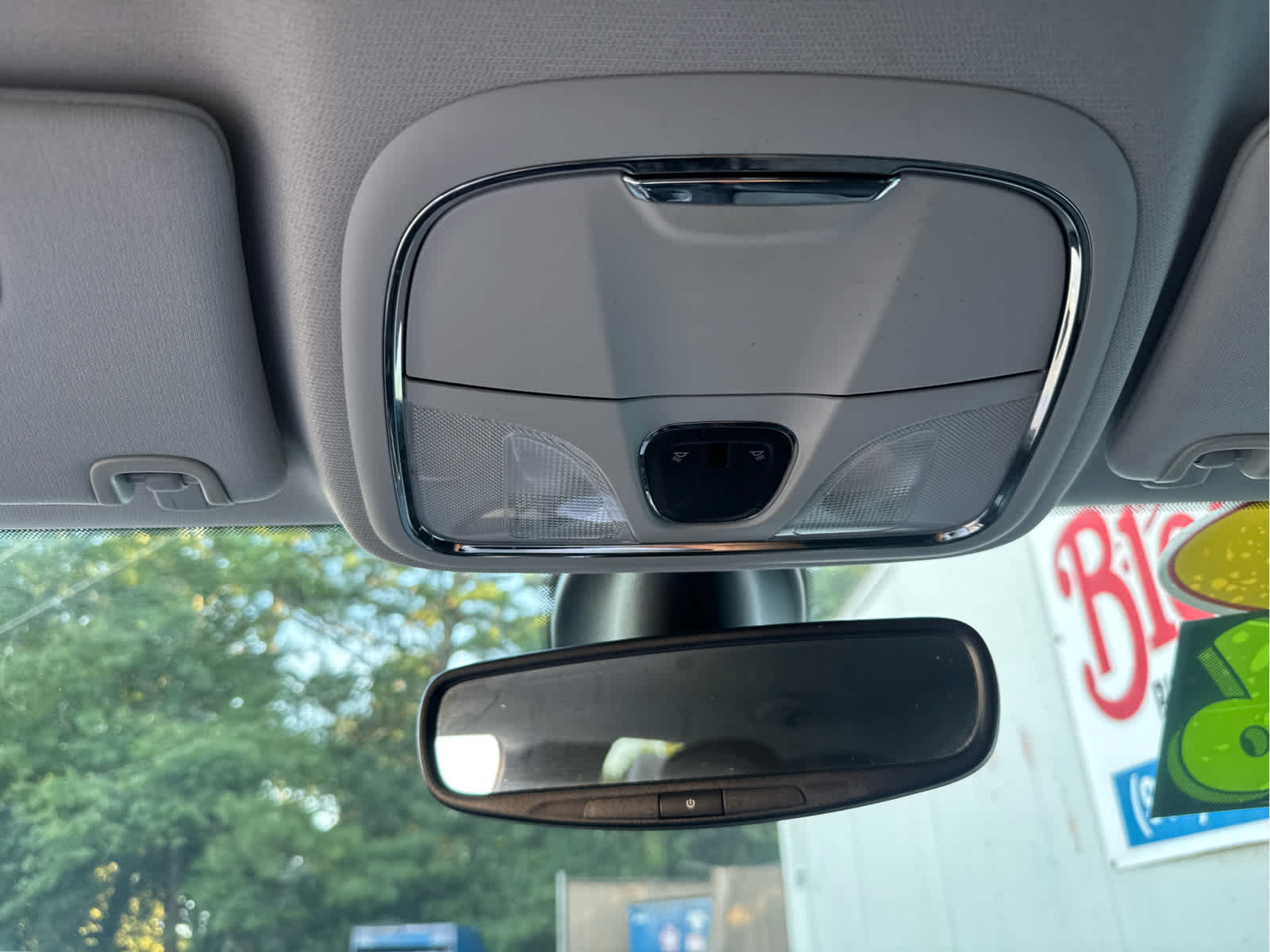 Used 2019 Jeep Cherokee Limited FWD image 28