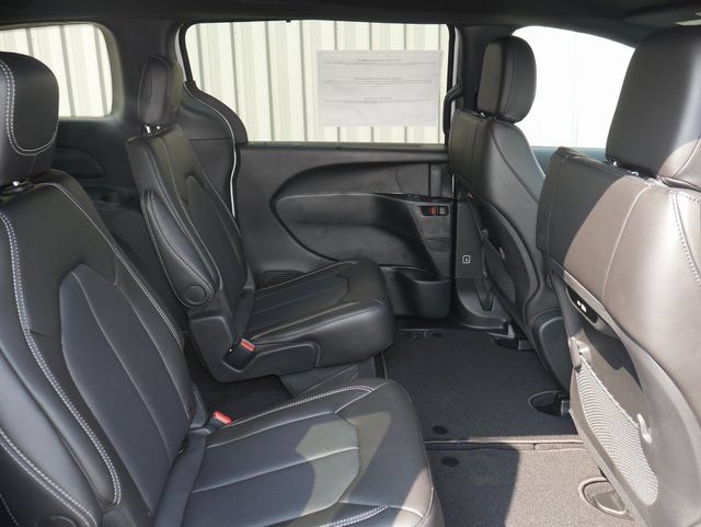 New 2026 Chrysler Pacifica Select AWD/4WD image 26