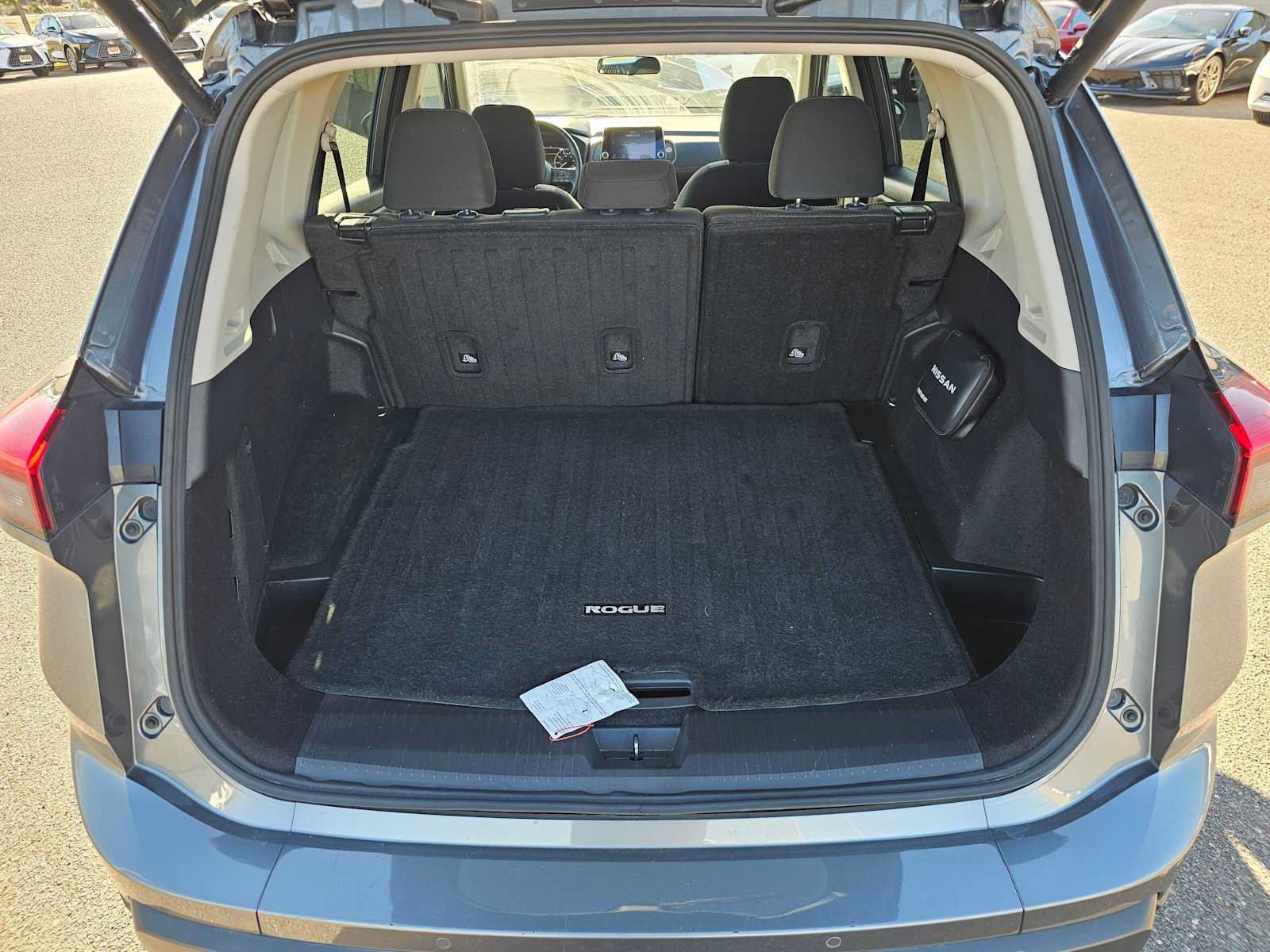 Used 2024 Nissan Rogue SV FWD image 14