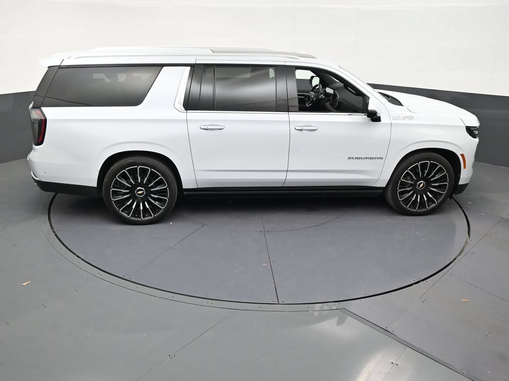Used 2026 Chevrolet Suburban High Country AWD/4WD image 16