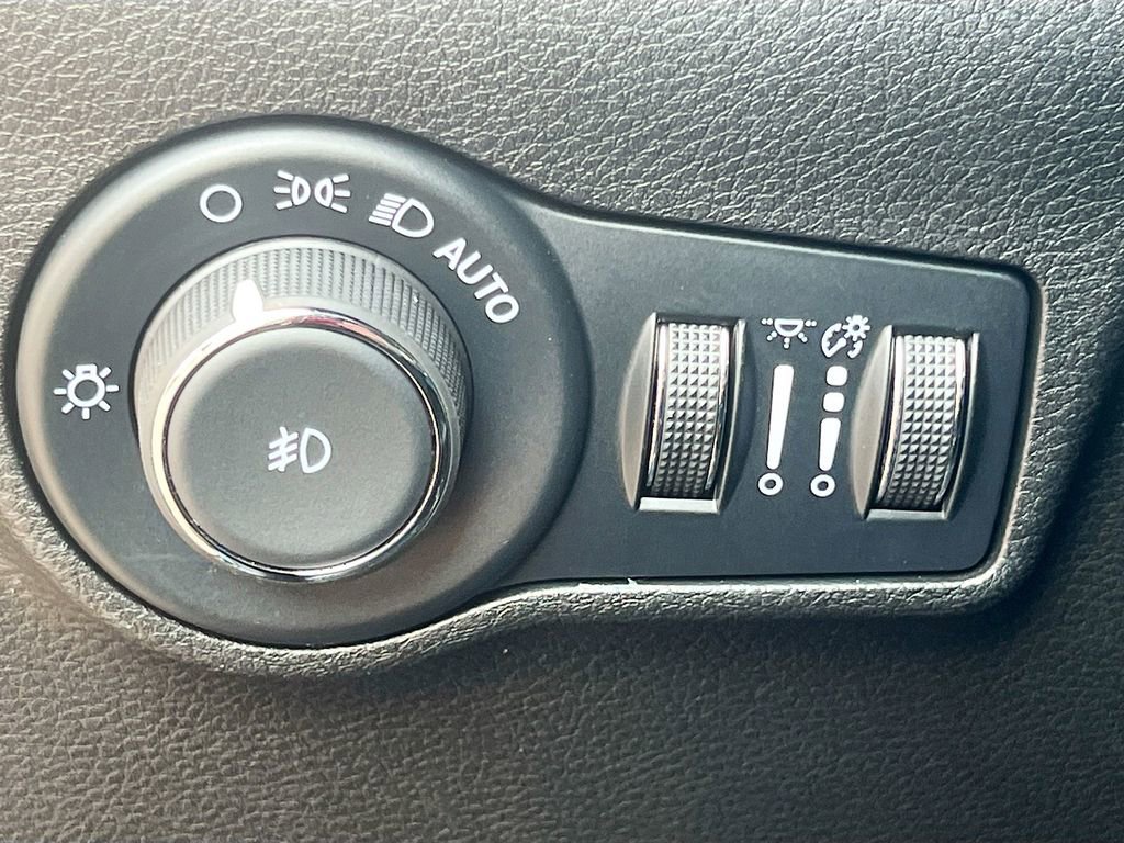 Used 2024 Jeep Compass Limited image 10