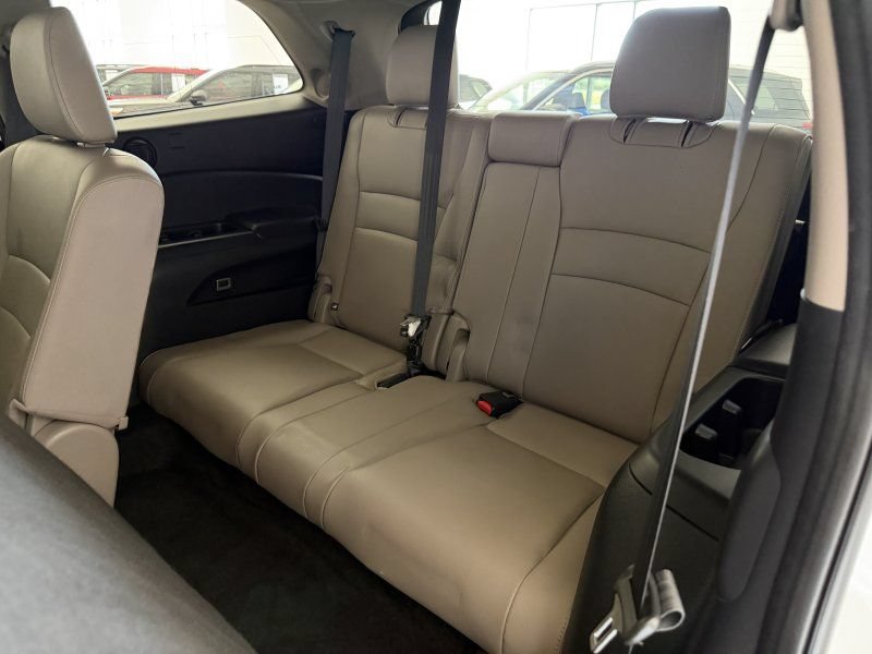 Used 2016 Honda Pilot Touring image 18