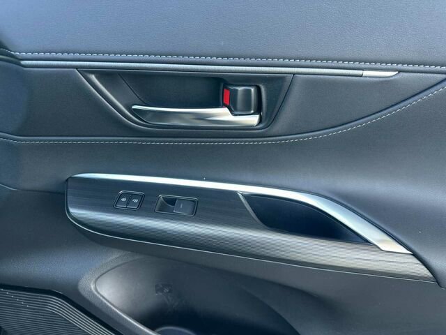 Used 2021 Toyota Venza XLE w/ Carpet Mat Package (TMS) image 21