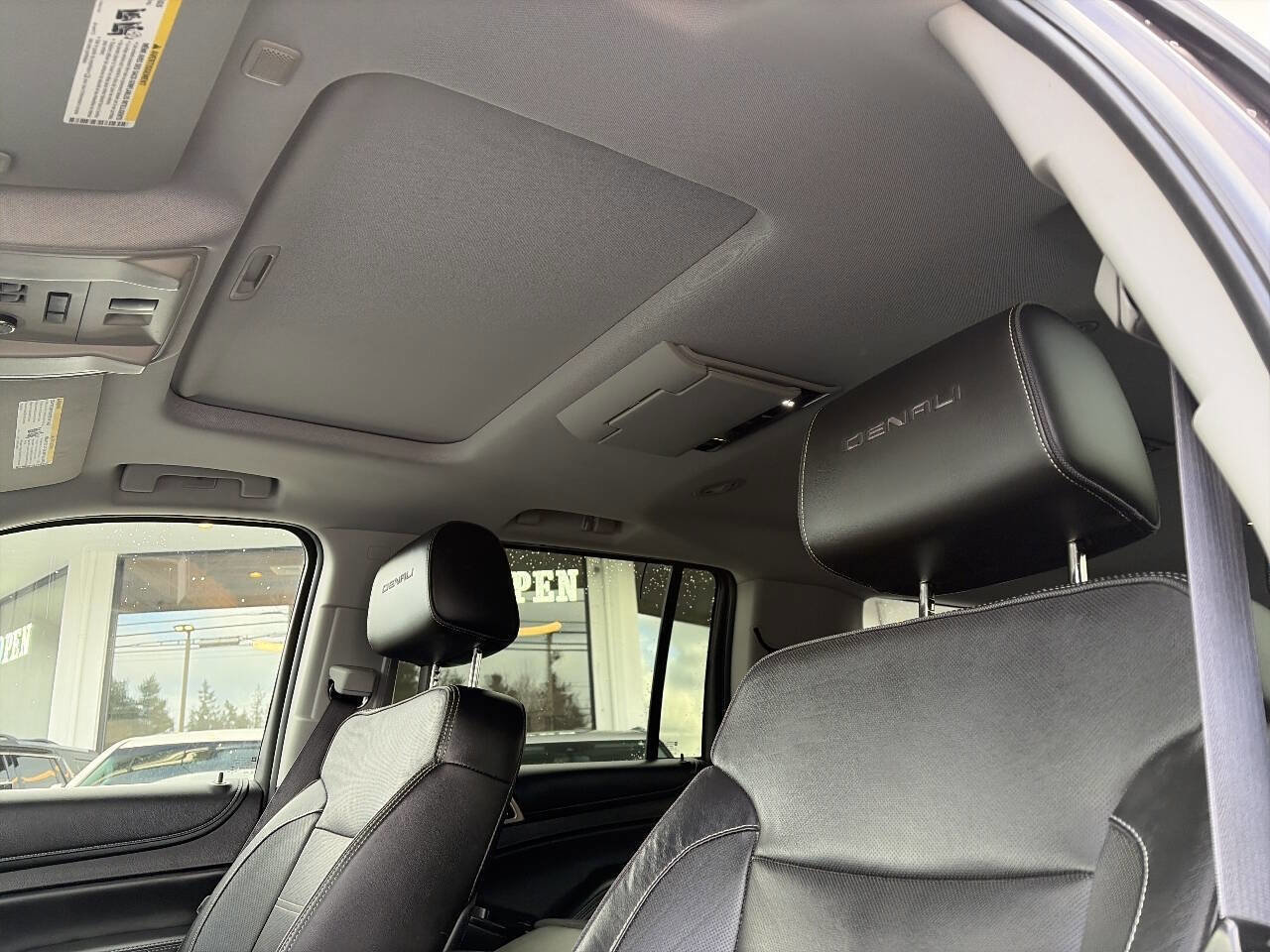 Used 2015 GMC Yukon XL Denali w/ Premium Package image 31