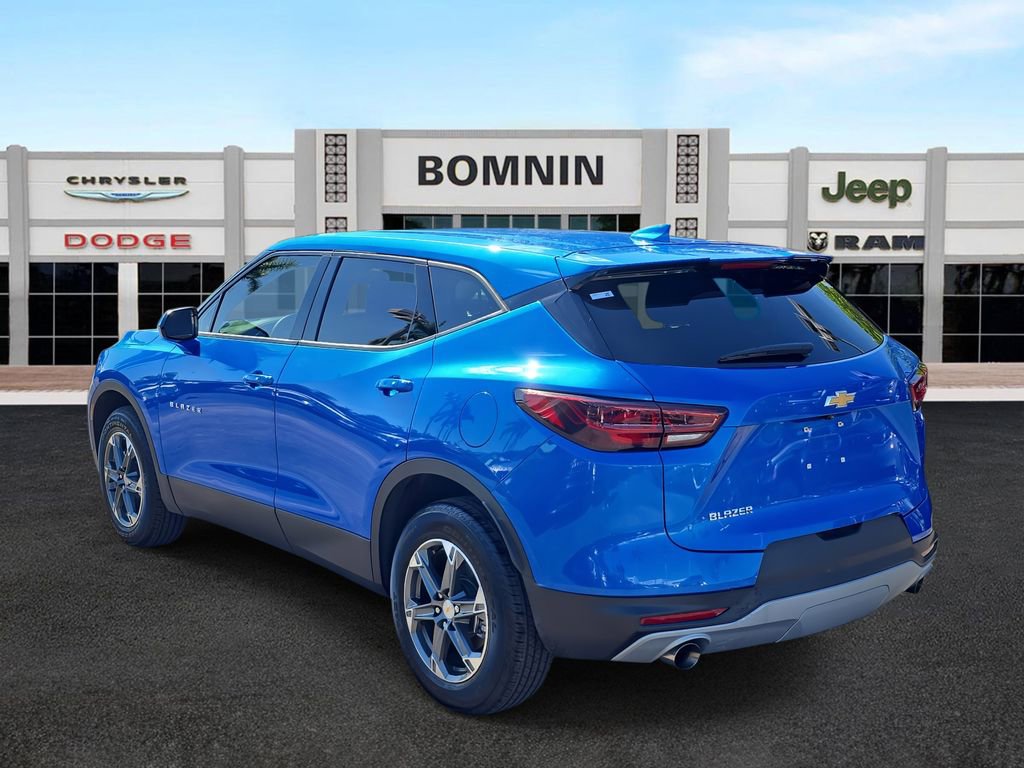 Used 2025 Chevrolet Blazer LT image 4