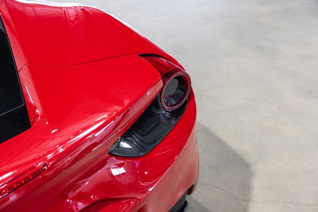 Used 2018 Ferrari 488 GTB RWD image 16
