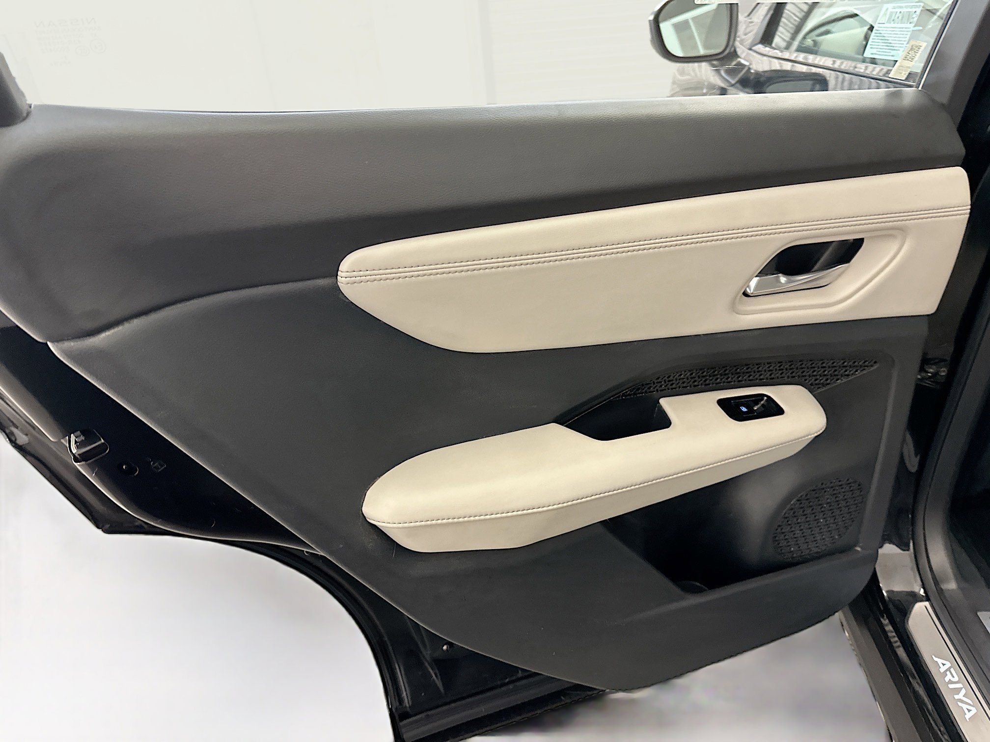 Used 2023 Nissan Ariya AWD image 27