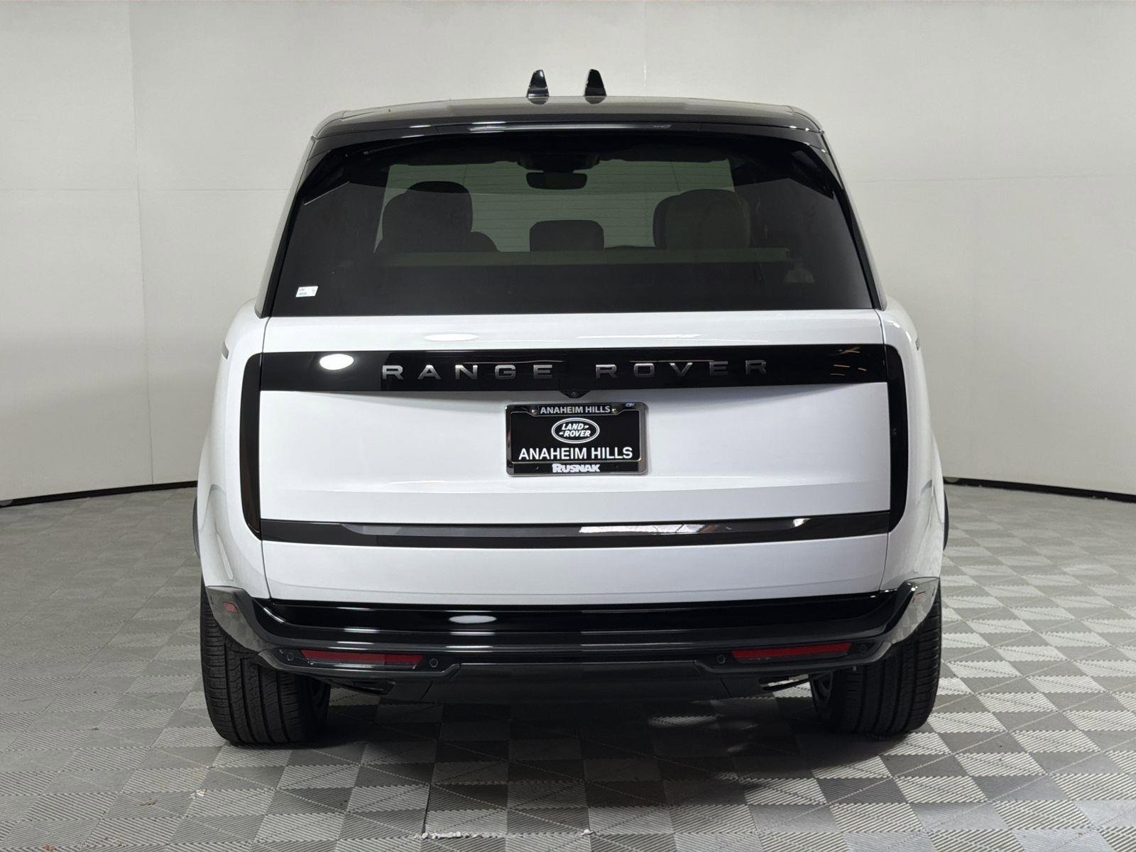 New 2025 Land Rover Range Rover SE image 4