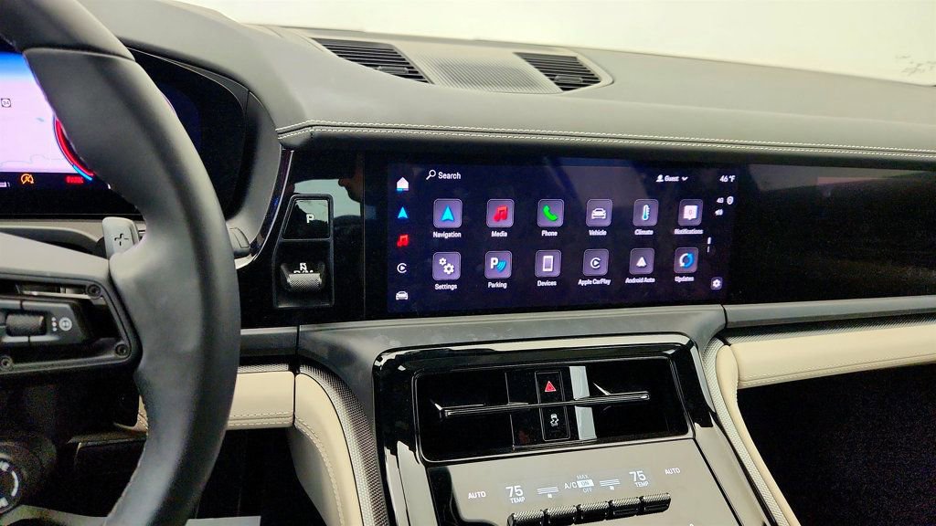 Used 2024 Porsche Panamera image 18