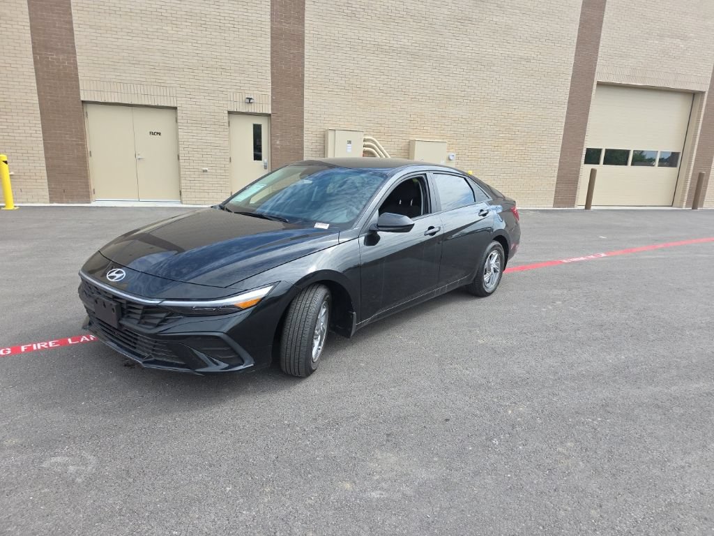 Used 2024 Hyundai Elantra SE FWD image 1