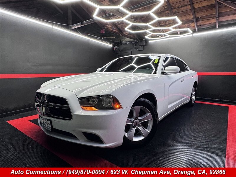 Used 2011 Dodge Charger SE RWD image 2