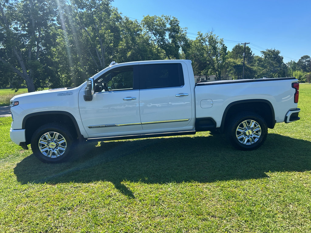Used 2025 Chevrolet Silverado 2500 High Country w/ High Country Premium Package AWD/4WD image 8