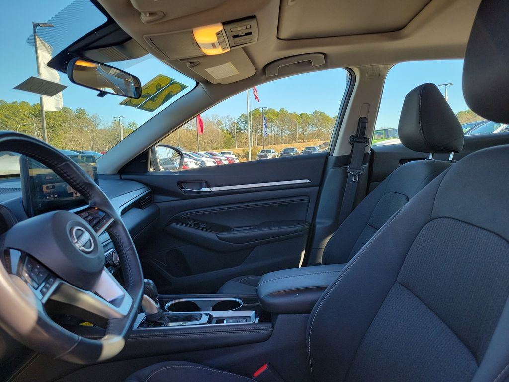 Used 2023 Nissan Altima 2.5 SV w/ SV Premium Package image 11
