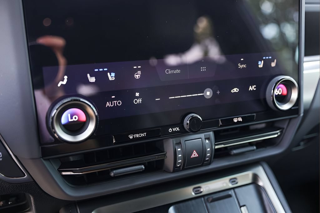 Used 2024 Lexus GX 550 AWD/4WD image 17