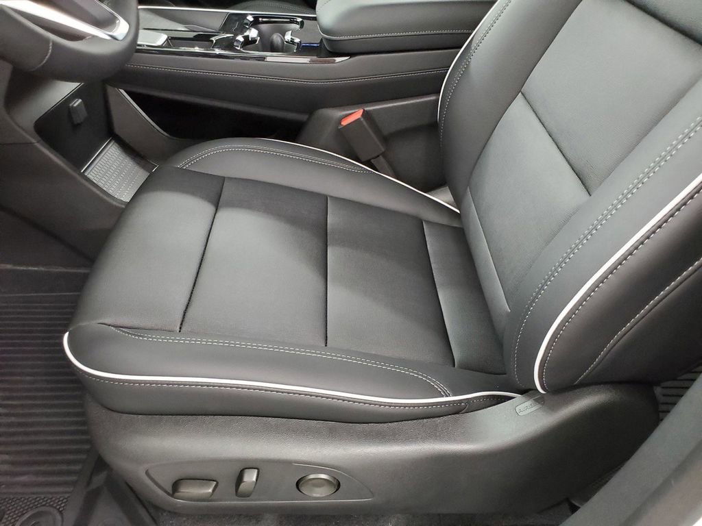 New 2025 Buick Enclave Preferred w/ Power Package image 13