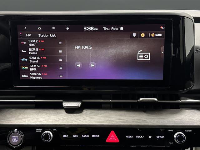 Used 2024 Kia Carnival EX image 18