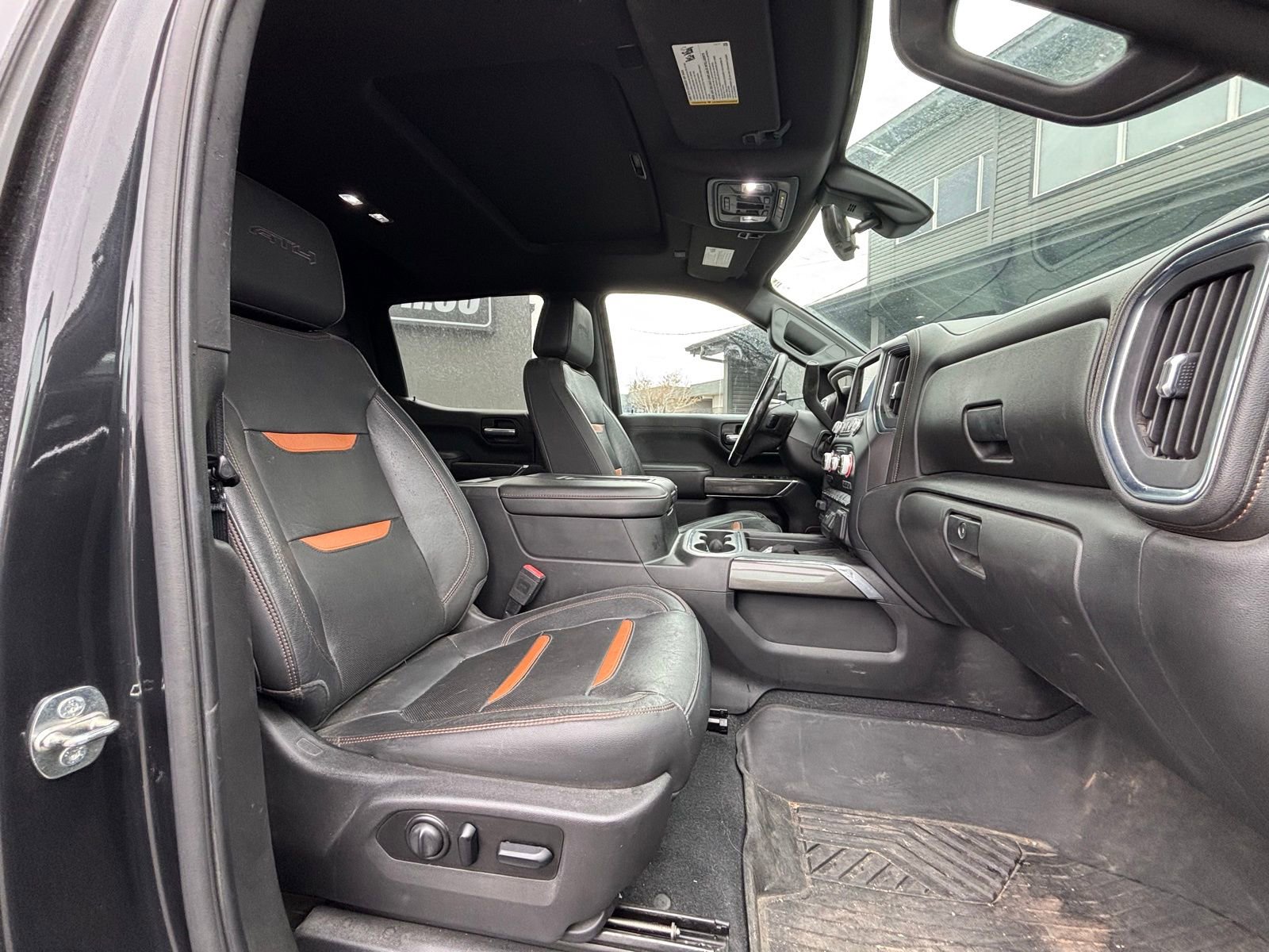 Used 2020 GMC Sierra 1500 AT4 w/ AT4 Premium Package image 3