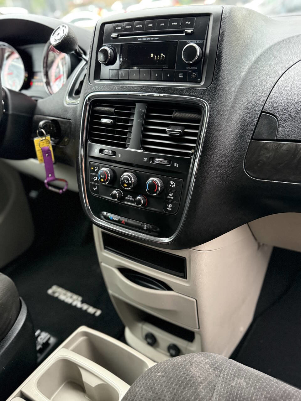 Used 2013 Dodge Grand Caravan SE image 23