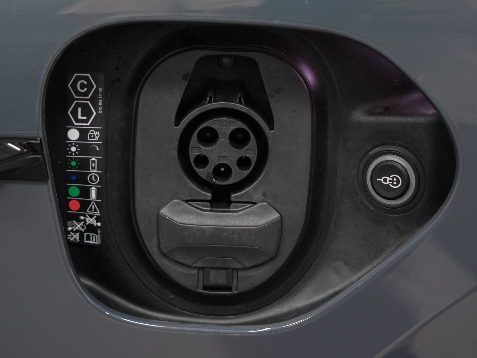 Certified 2025 Porsche Taycan Turbo GT AWD/4WD image 19