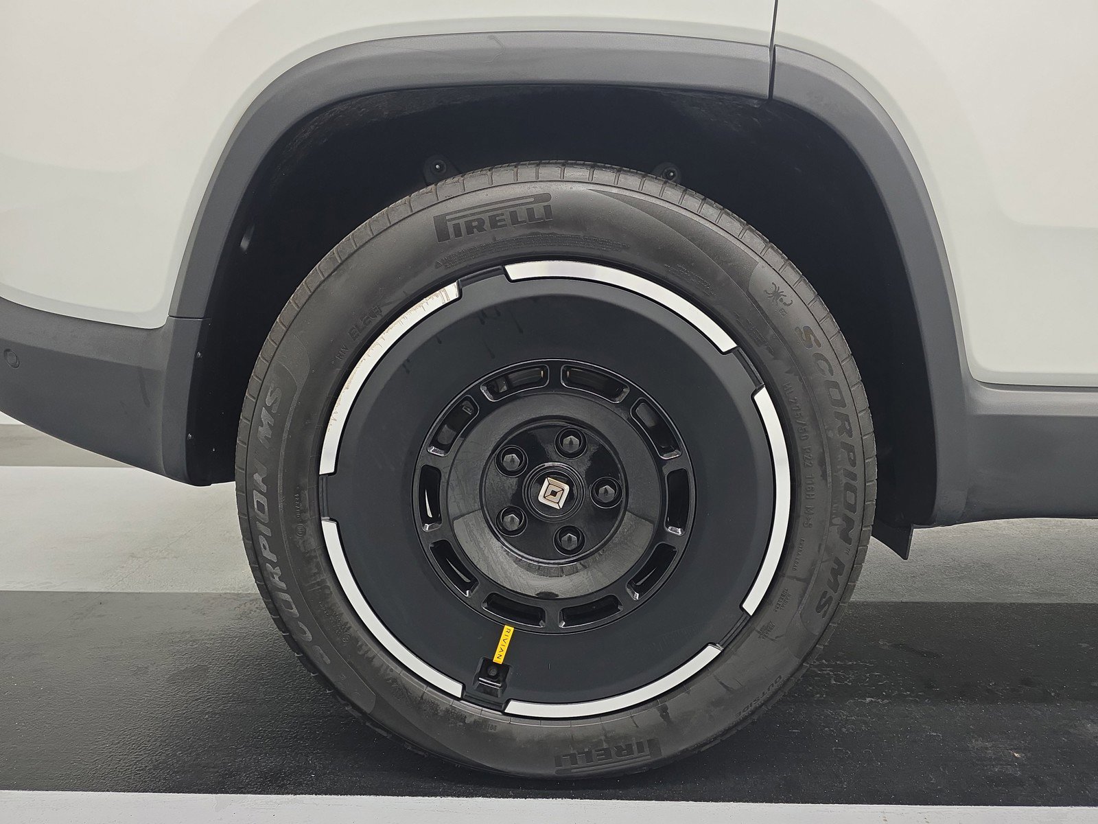 Used 2025 Rivian R1S Adventure AWD/4WD image 12