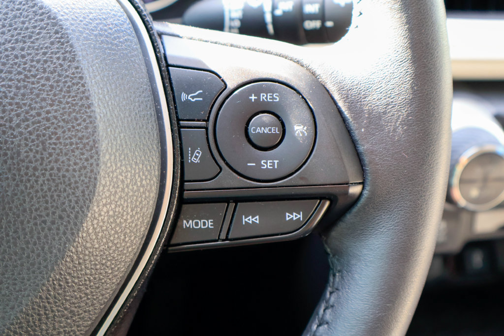 Used 2022 Toyota RAV4 XLE Premium FWD image 16