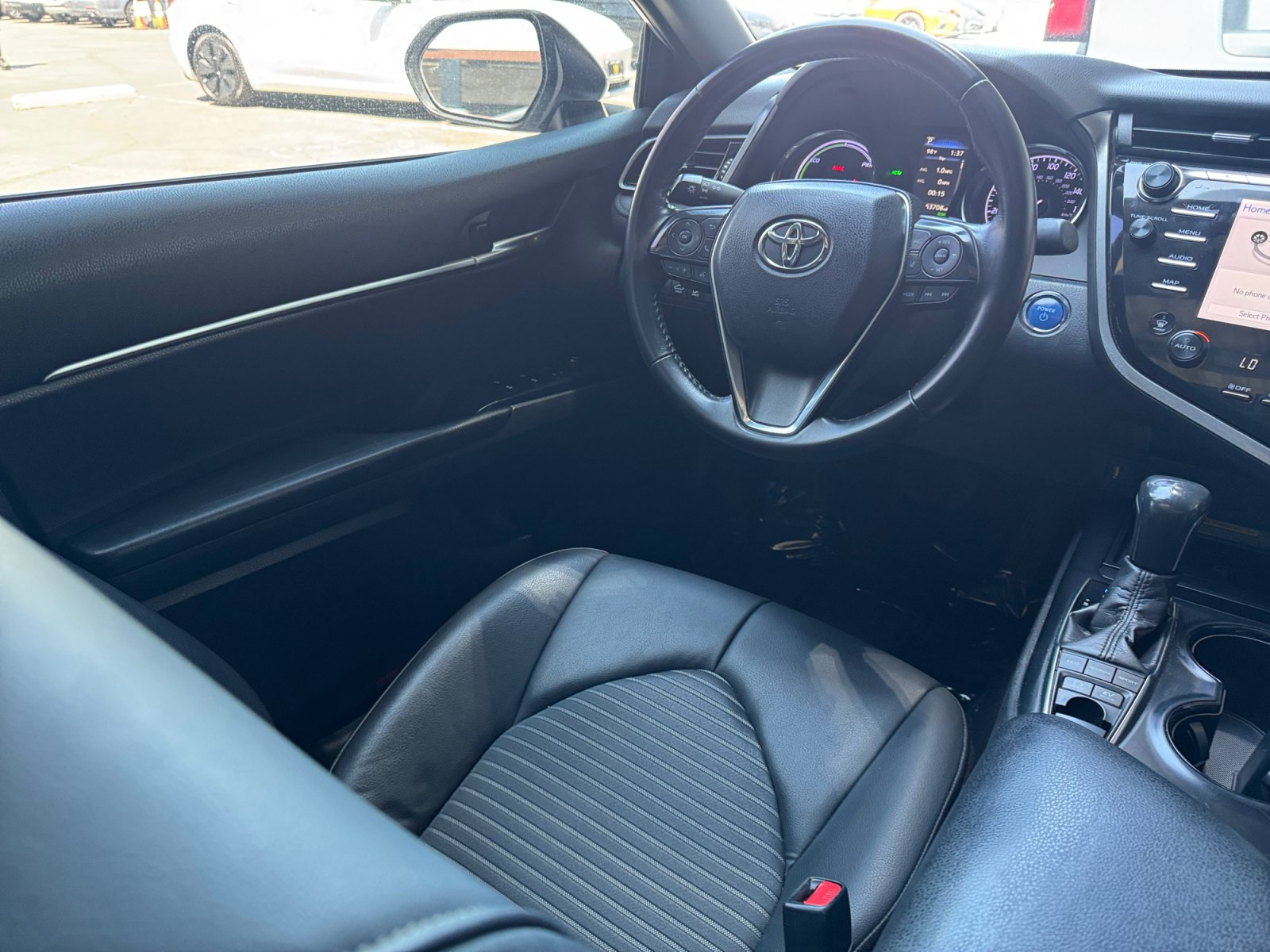 Used 2020 Toyota Camry SE w/ Sunroof Package FWD image 20