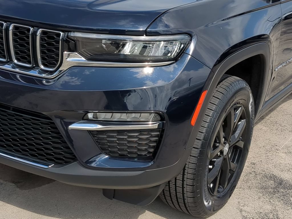 Used 2023 Jeep Grand Cherokee Limited AWD/4WD image 9