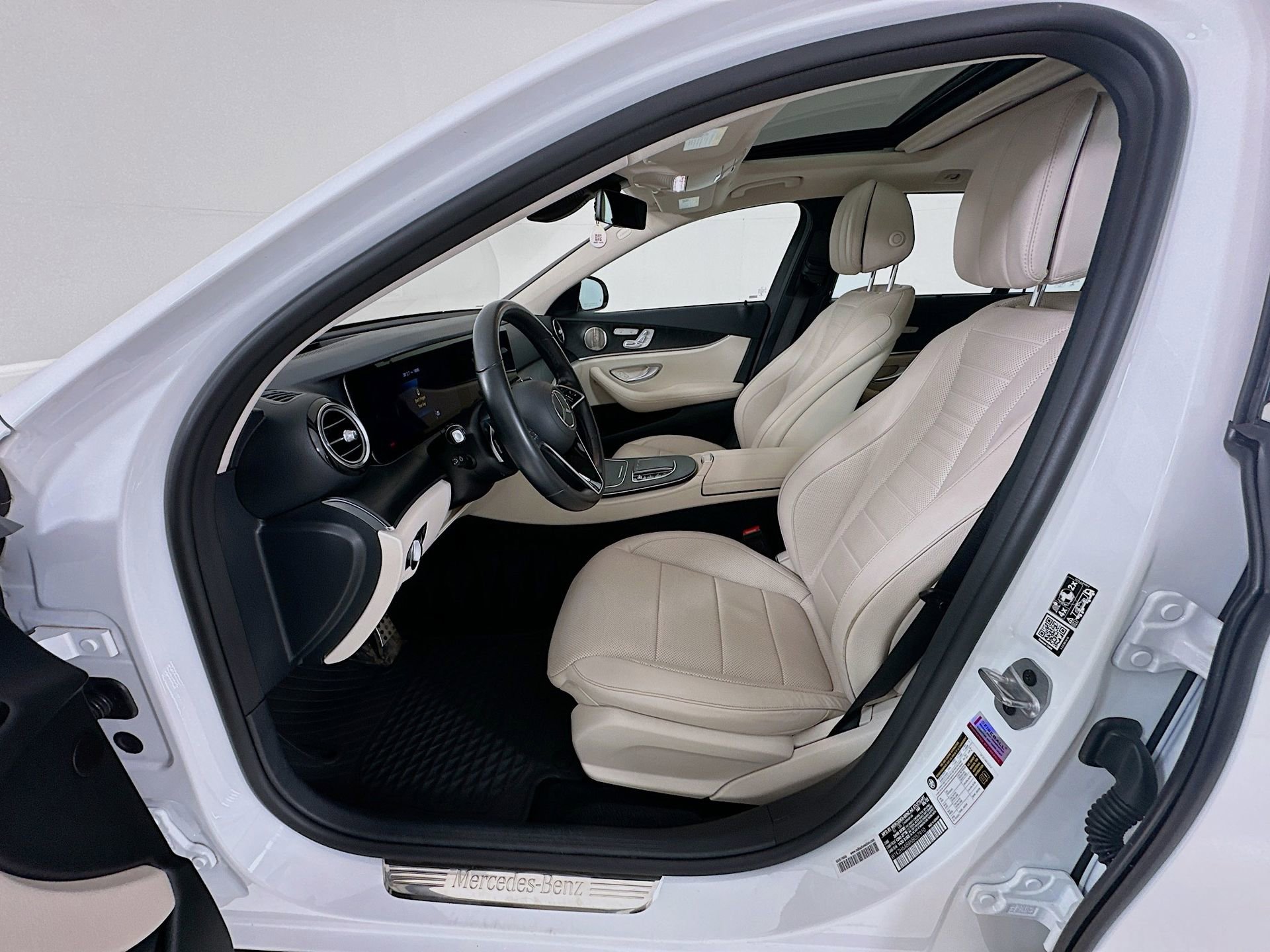 Certified 2022 Mercedes-Benz E 450 4MATIC All-Terrain Wagon image 23