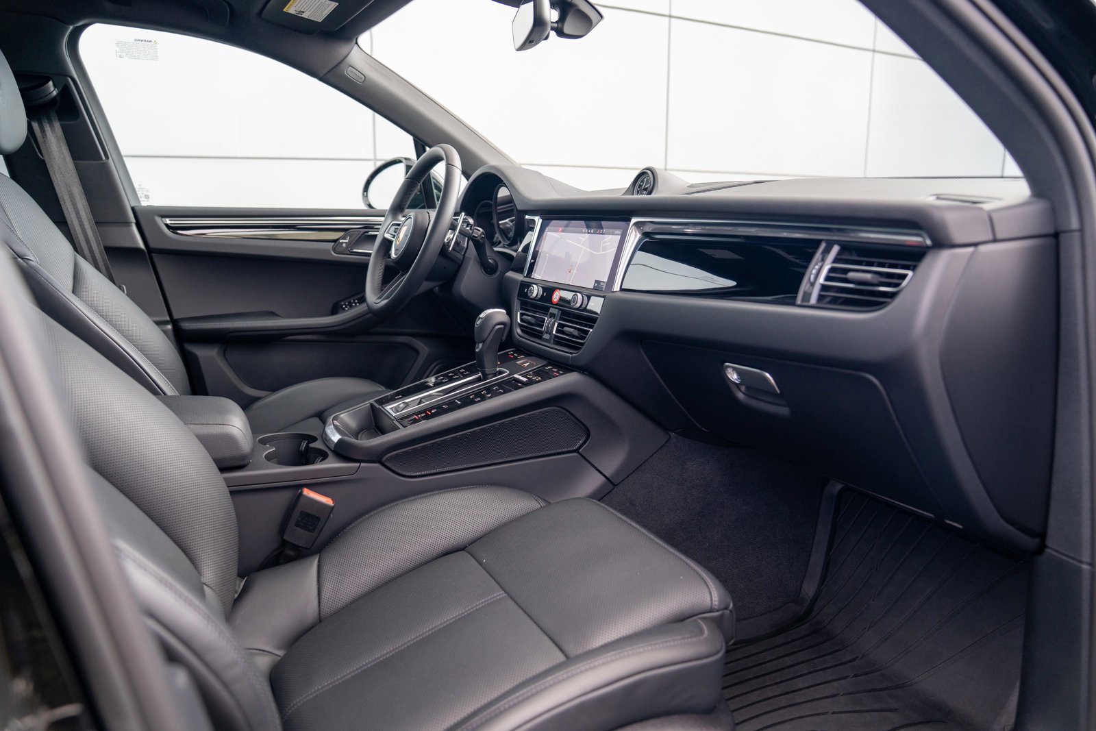 Certified 2025 Porsche Macan image 26